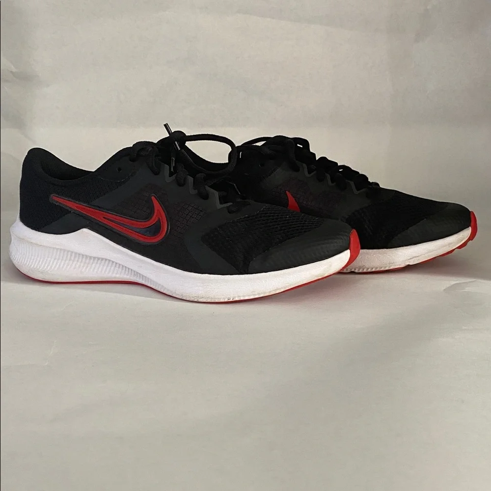 Nike Black and Red Running Sneakers - Picture 1 of 7